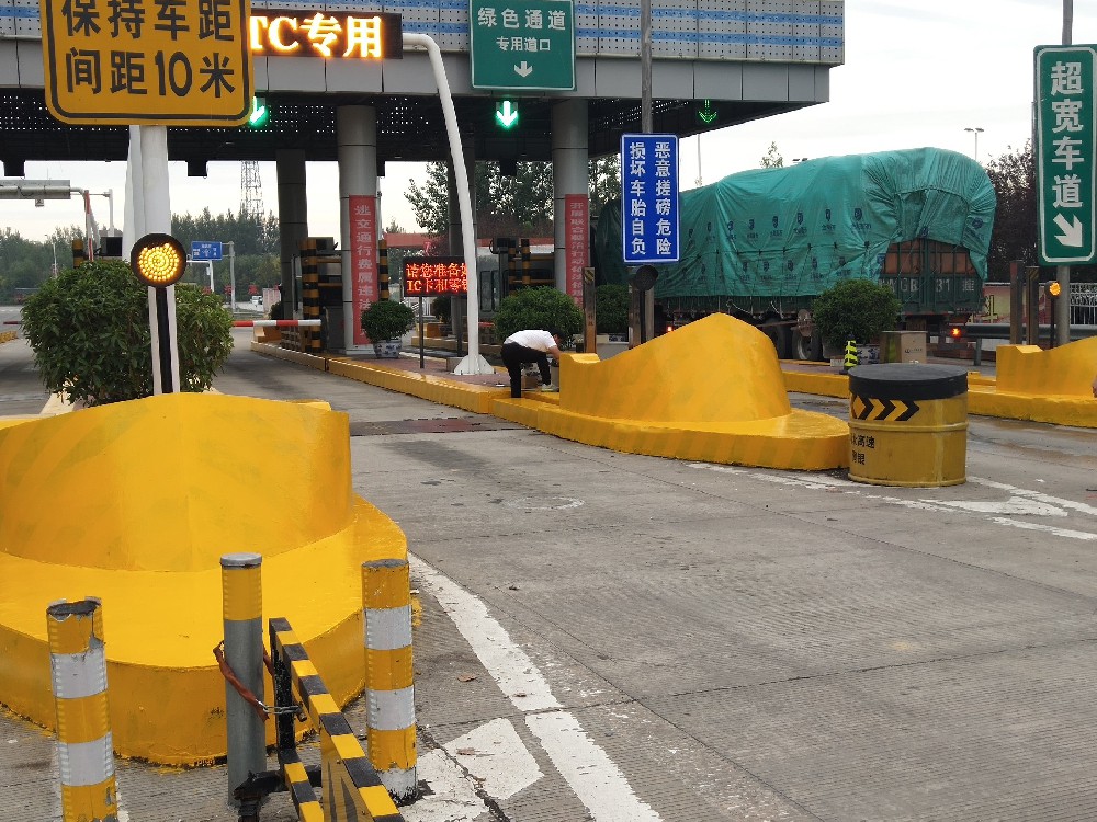適合高速公路護欄防腐的防銹漆：晨虹防銹漆，守護交通安全的堅固屏障