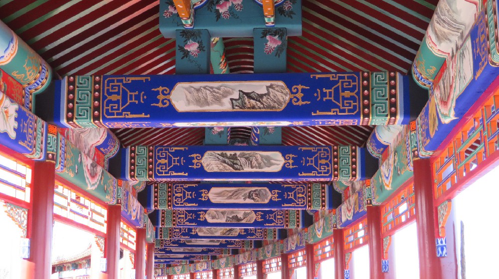 煥新建筑外墻：醇酸漆的卓越選擇與應(yīng)用