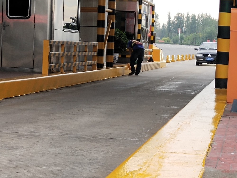 高速公路護(hù)欄煥新顏：晨虹醇酸改裝汽車漆，守護(hù)道路安全的色彩衛(wèi)士